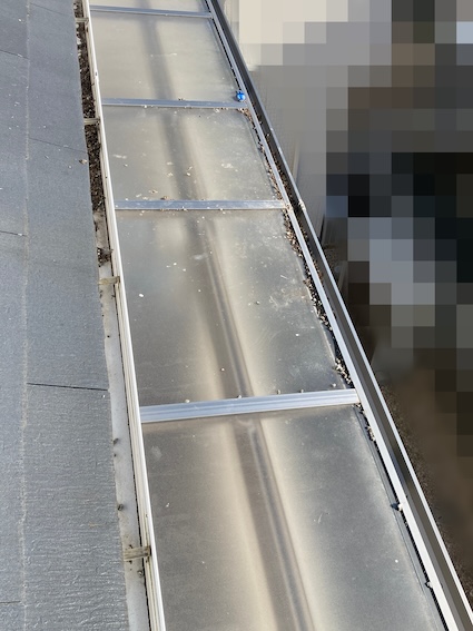 浜松市　中央区　太陽光パネル　鳥の巣　被害　はと　フン害　テラス屋根