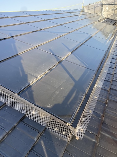 浜松市　太陽光パネル　防鳥　対策　バードブロッカー　取り付け