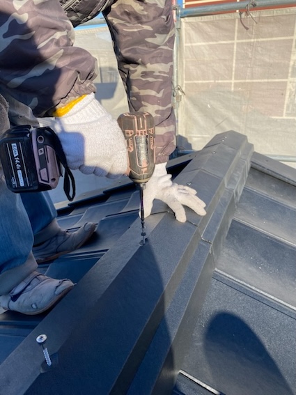 浜松市　ルーガ　棟瓦　ビス　固定　