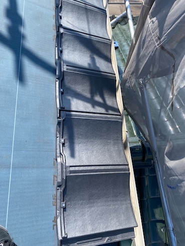 ルーガ　雅　モダングレー　軒先