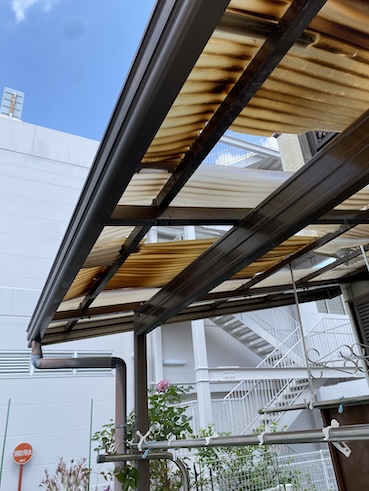 庇　波板　ポリカ　劣化　割れ　黄ばみ 浜松市