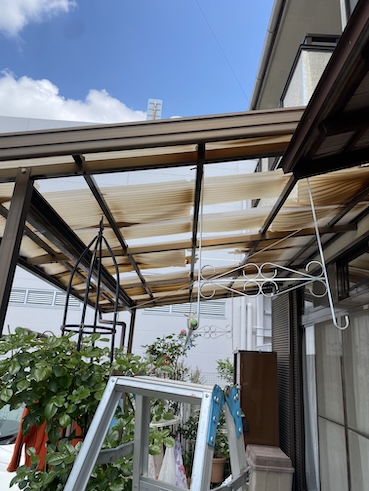 庇　波板　ポリカ　劣化　割れ　黄ばみ 浜松市