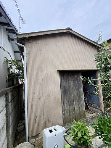 ポリカ　物置小屋　台風　棟板金サビ　浜松市