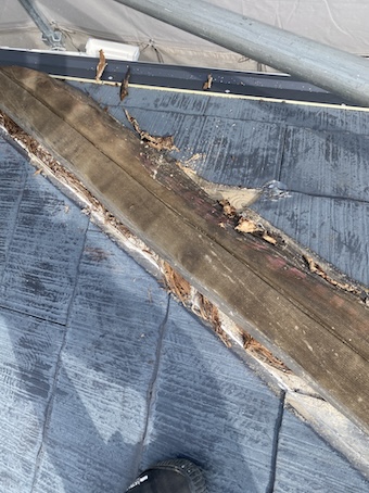 浜松市　カラーベスト屋根　棟板金　浮き上がり　下地　腐る　劣化　撤去