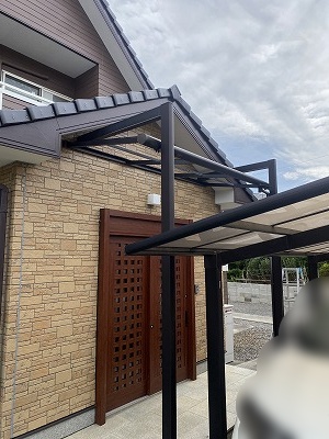 テラス　強風　ポリカ　平板屋根　浜松市　