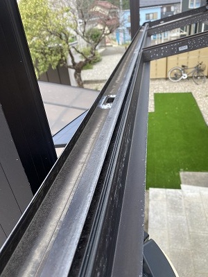 テラス　強風　ポリカ　平板屋根　浜松市　