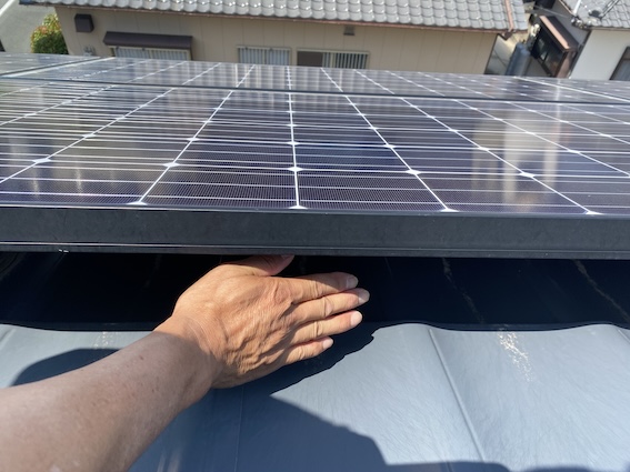 太陽光パネル　隙間　鳥の巣