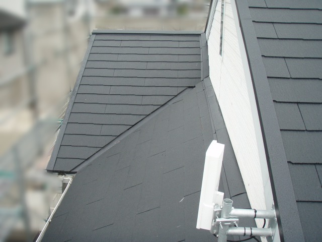 浜松市　コロニアルクワッド　谷　葺き替え