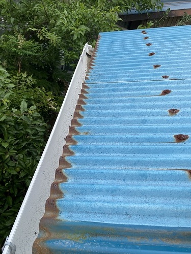 ポリカ　物置小屋　台風　棟板金サビ　浜松市